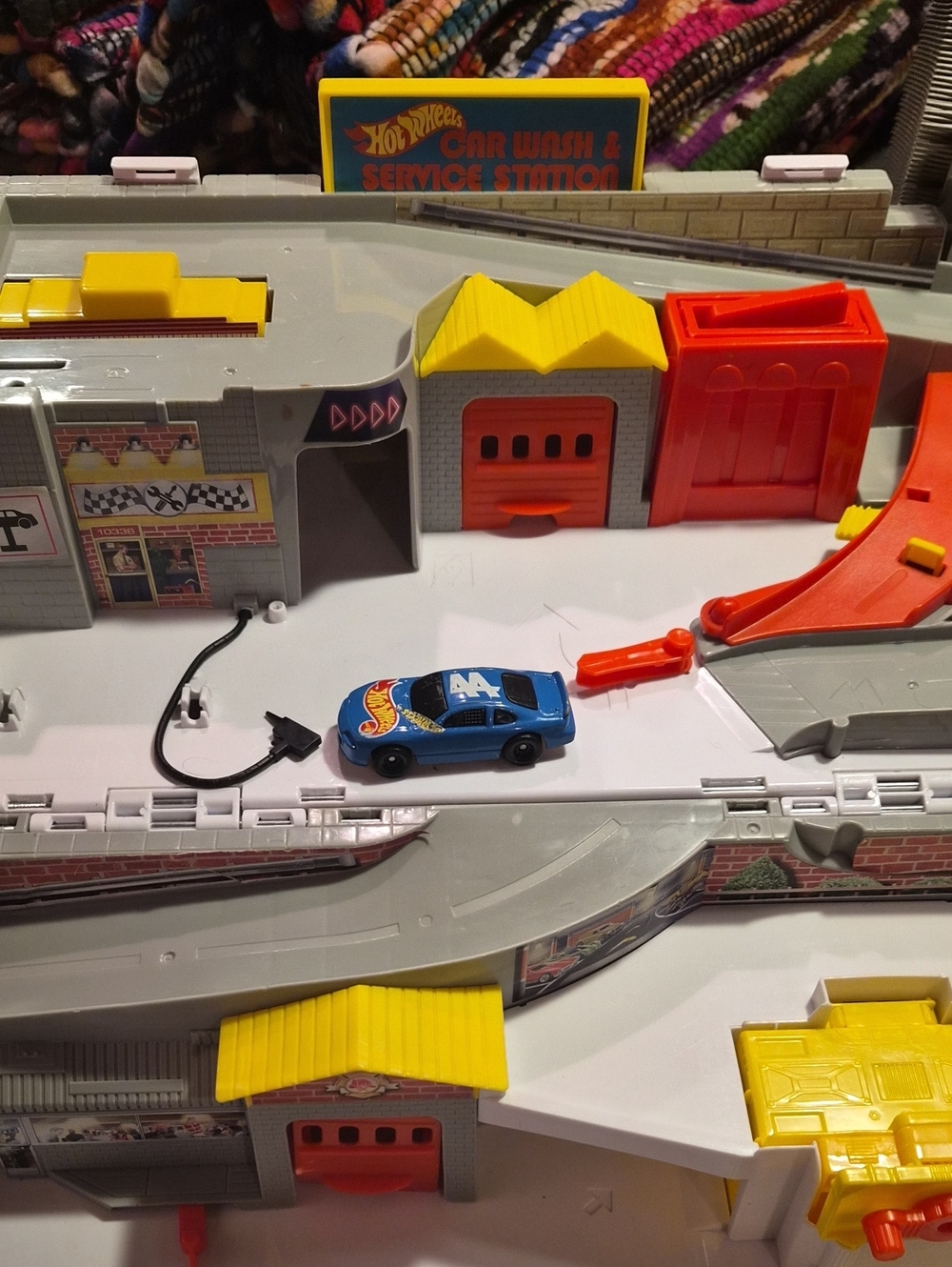 Hot Wheels Kids Blue Toy Car and Service Playset
